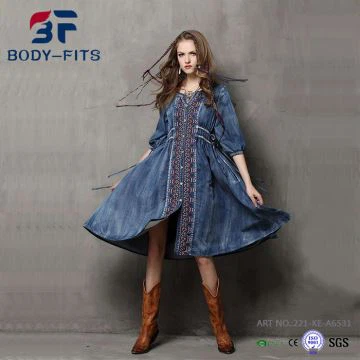 Dömukjólar með útsaumuðum konum